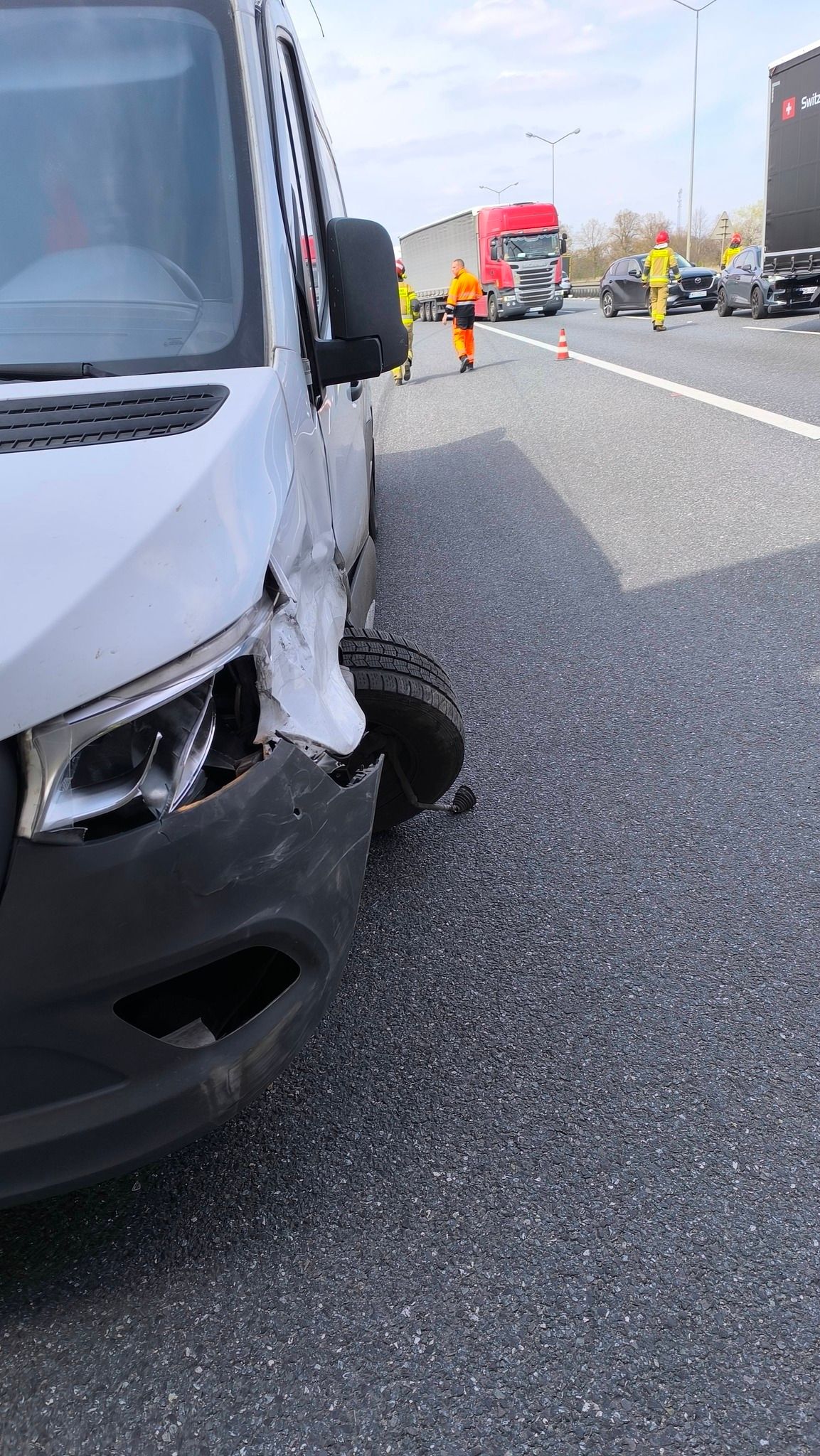 Gigantyczny korek na A4. Rozbite auta i zablokowana trasa