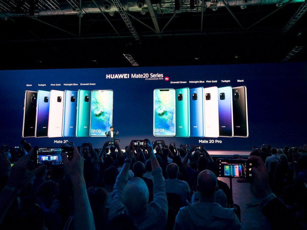 Konferencja Huawei - scena, prezentacja modelu Huawei Mate20