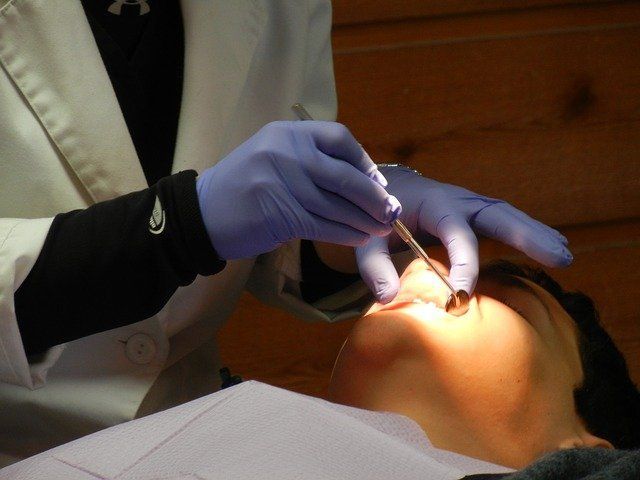 Na czym polega zatrucie zęba?