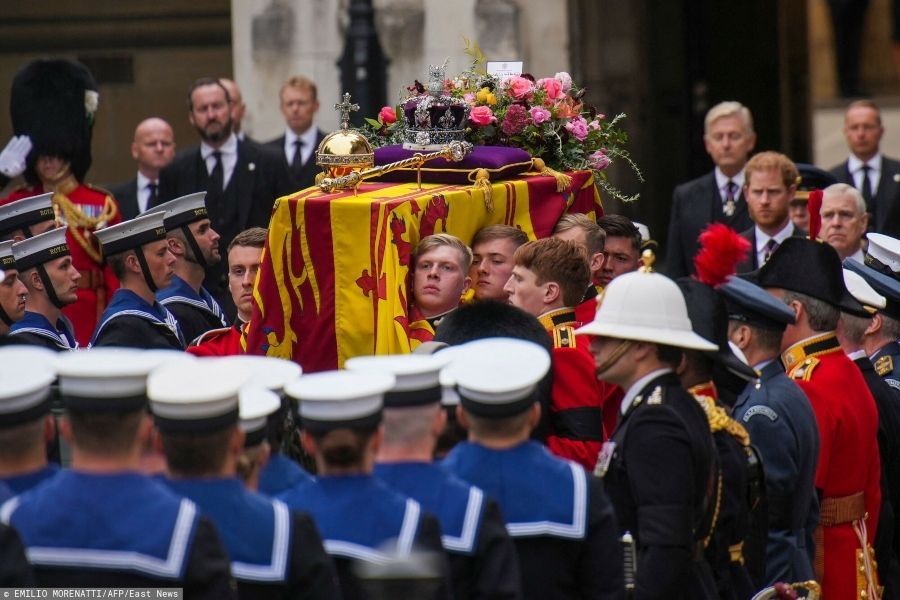 Niepokojące zdarzenie na pogrzebie Elżbiety II. Musieli interweniować żołnierze