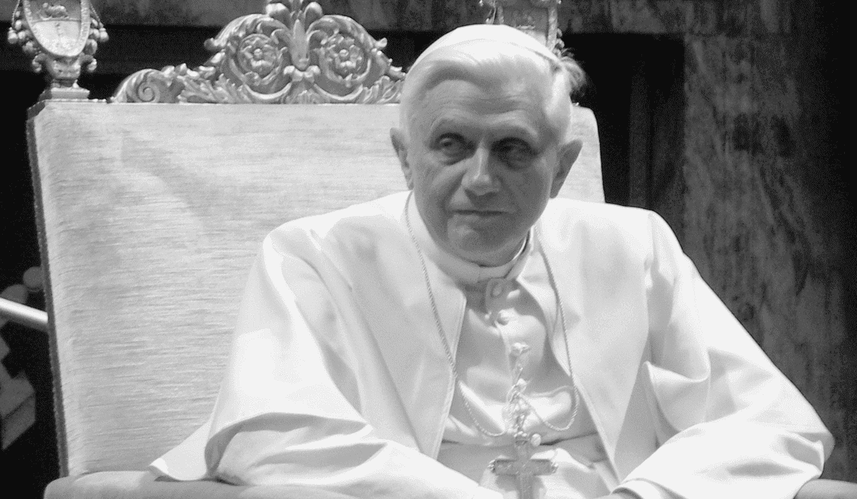 Benedykt XVI w 1969 roku przepowiedział przyszłość. Przed czym ostrzegał?