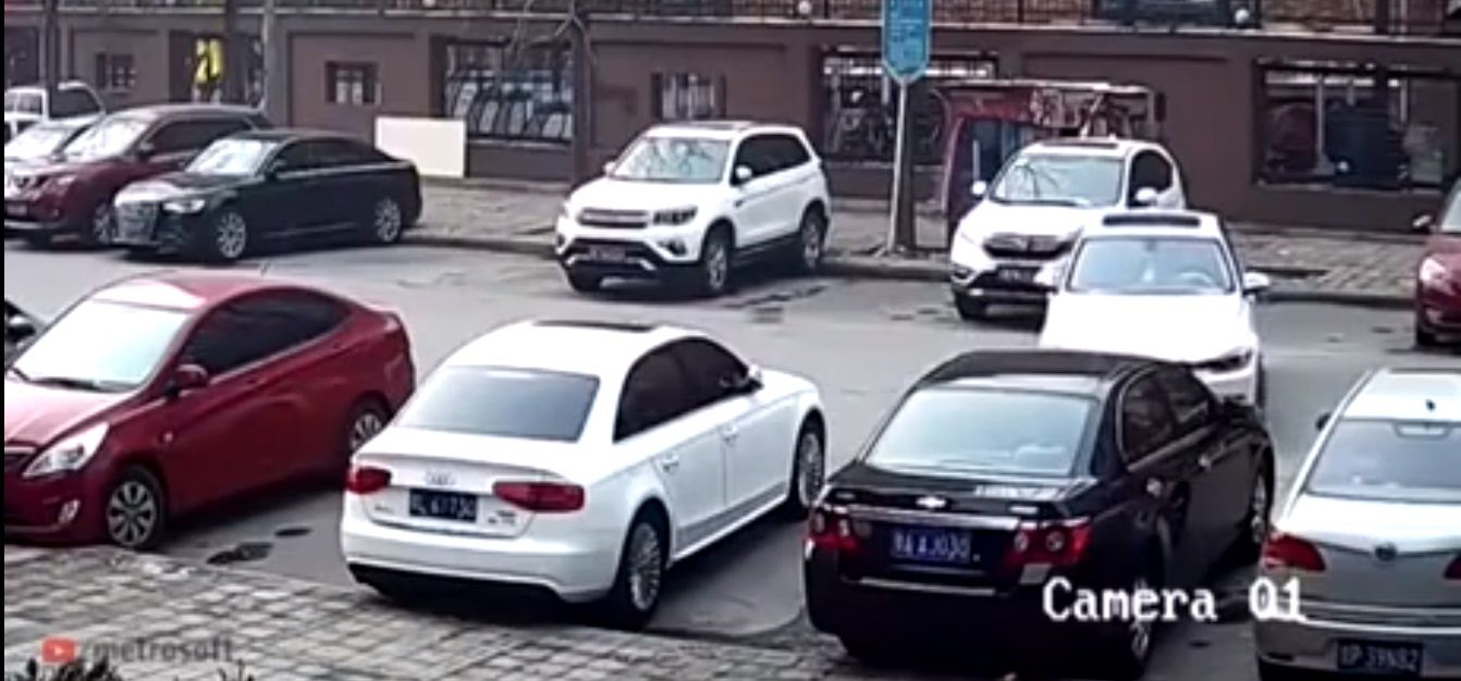 Wideo - mistrz parkowania w BMW