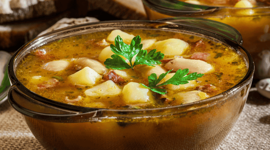 Zupa fasolowa z ziemniakami 