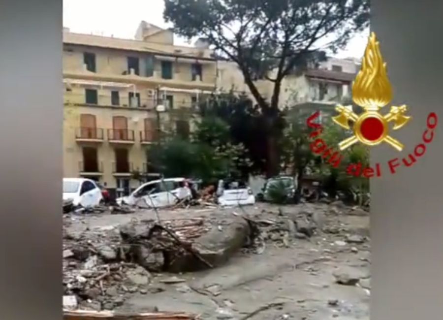 Włochy: Lawina błotna na wyspie Ischia. Nie żyje co najmniej 8 osób, około setka jest uwięziona w domach