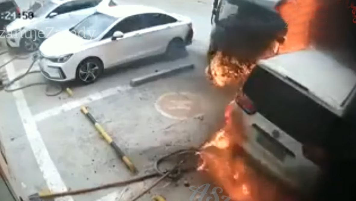 samochód elektryczny pożar