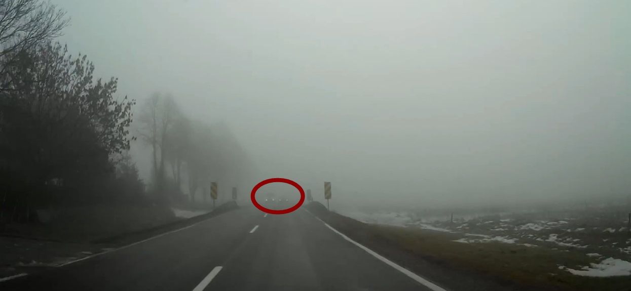 Warunki drogowe wyprzedzanie w mgle