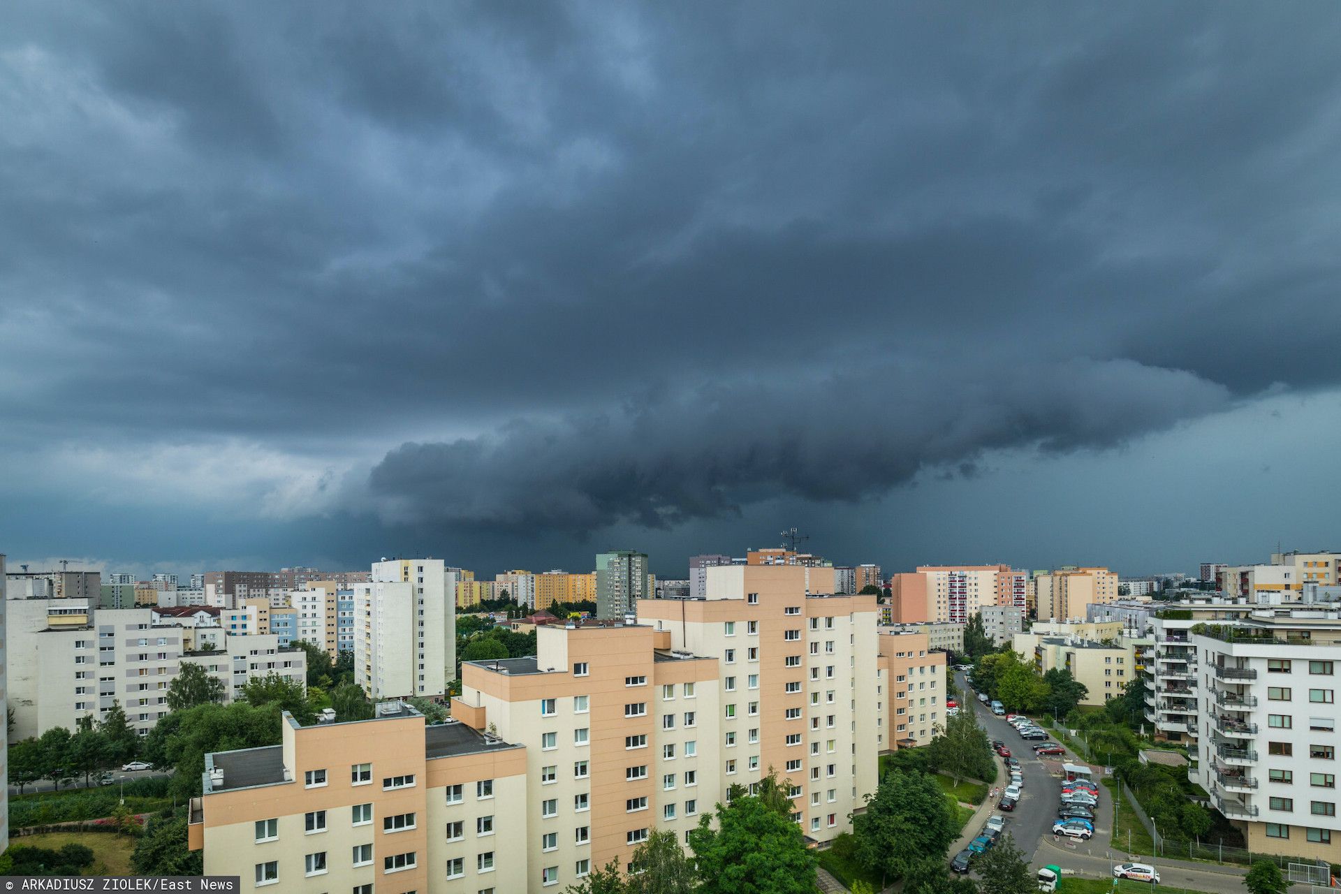 Grad, ulewy i burze nieustannie zagrażają mieszkańcom Polski. IMGW ostrzega konkretne regiony