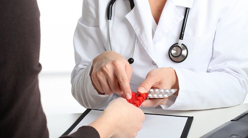 Ministerstwo Zdrowia zwołało specjalną naradę w celu rozmowy nt. braku dostępności popularnych lekarstw.