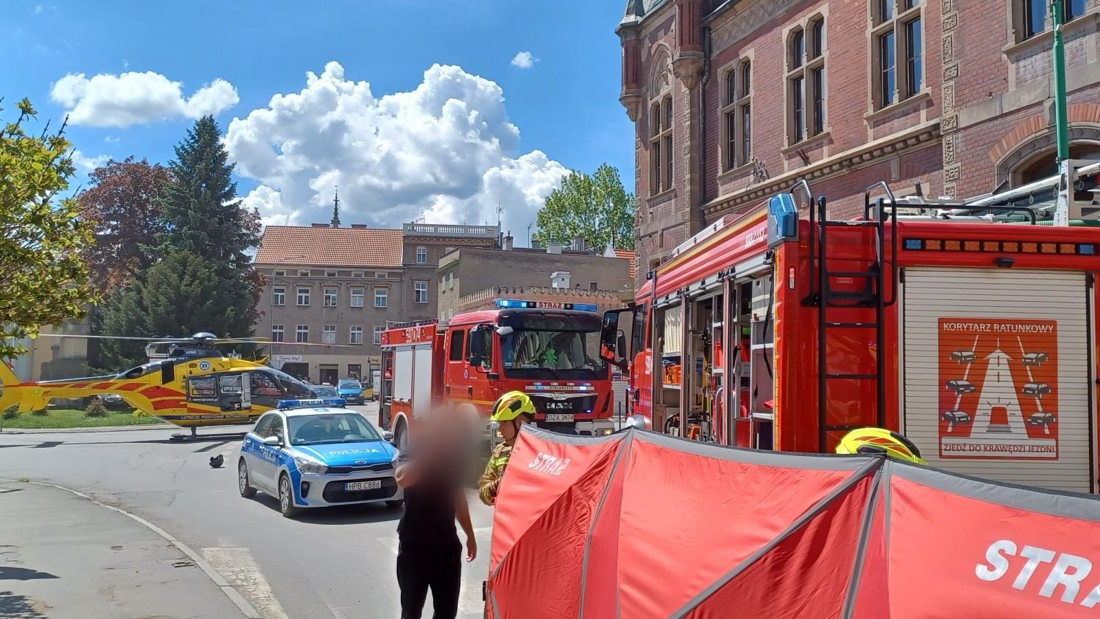 Tragiczny wypadek w Ząbkowicach Śląskich. Samochód uderzył w ścianę, nie żyje kobieta