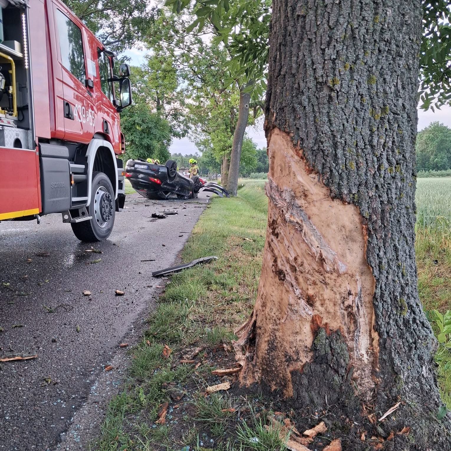 Fatalny wypadek w Siedmiorogowie I. Samochód dachował, służby w akcji
