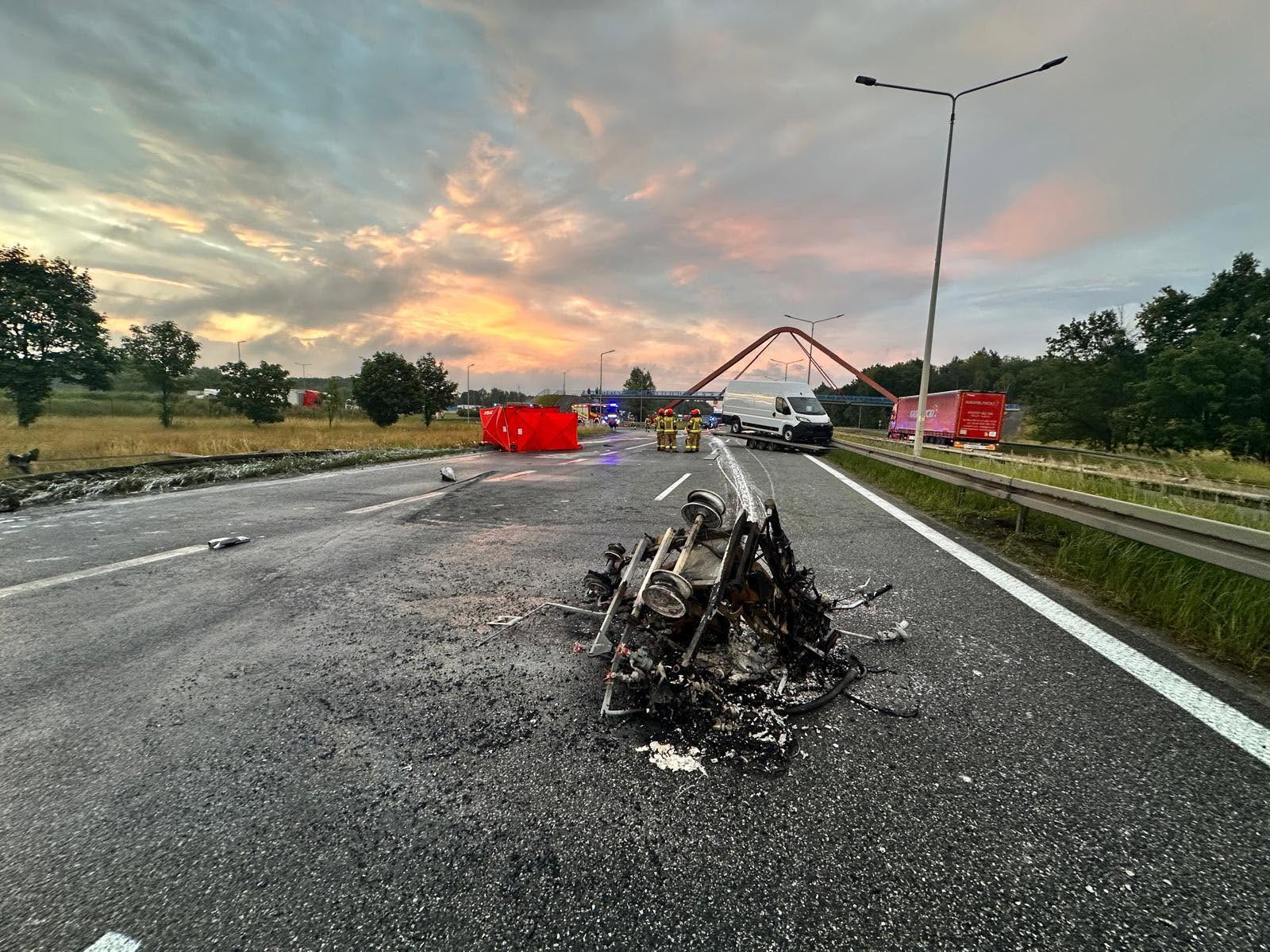 Tragiczny wypadek na polskiej autostradzie. Nie żyje 29-latek, dramatyczna akcja służb