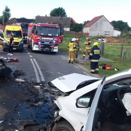 Śmiertelne zderzenie busów na polskiej trasie. W akcji wszystkie służby, lądował śmigłowiec LPR