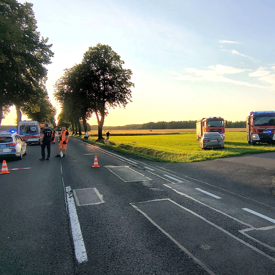 Tragiczny wypadek na DK74. Rodzina wracała znad morza, nie żyją małe dzieci, są nowe fakty