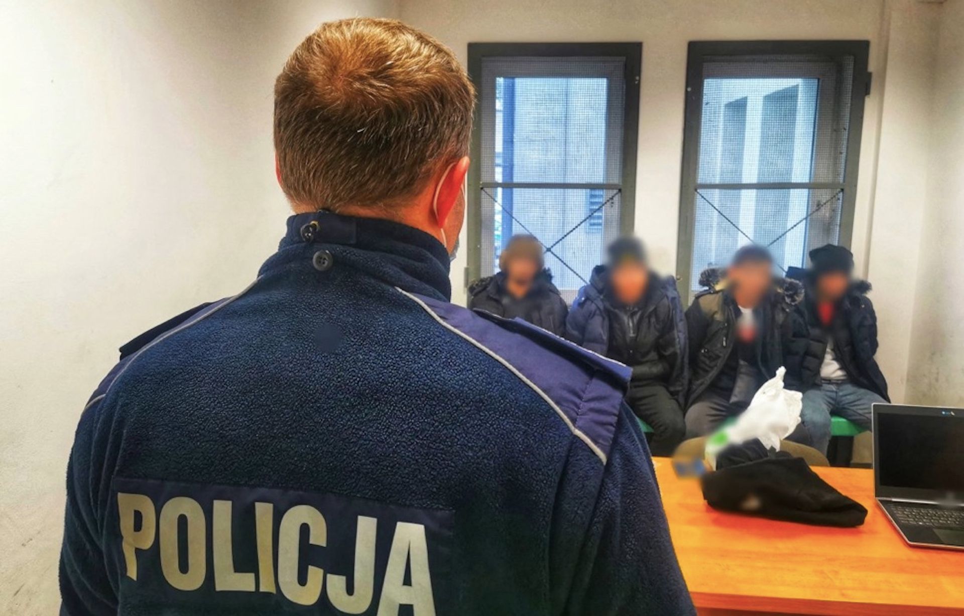 Policja w Łomży zatrzymała migrantów, za ich jedzenie zapłacili z własnej kieszeni