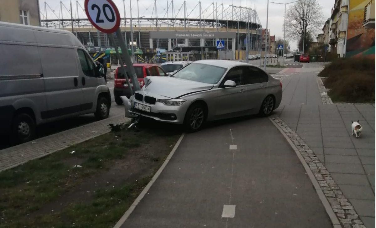 Pijany policjant rozbił służbowe BMW