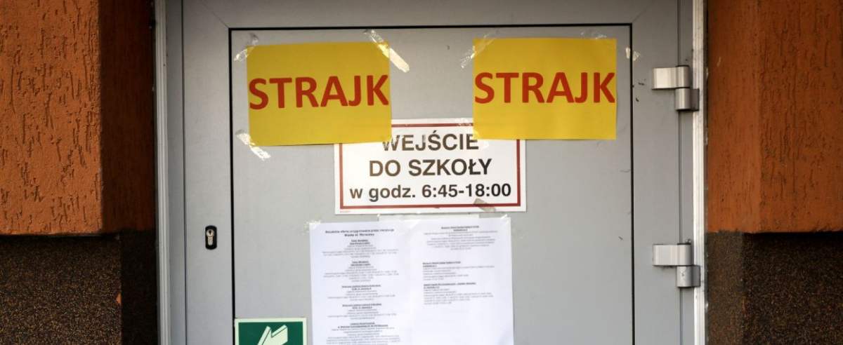 Fot. Piotr Molecki/East News, Warszawa, 08.04.2019. Strajk nauczycieli - oplakatowane szkoly.