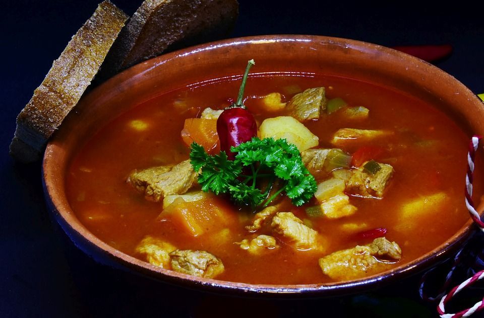 Marokańska harira to sycąca zupa, która rozgrzewa jak wszyscy diabli