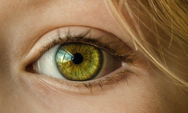 Czerniak oka – przyczyny, objawy, leczenie, zapobieganie