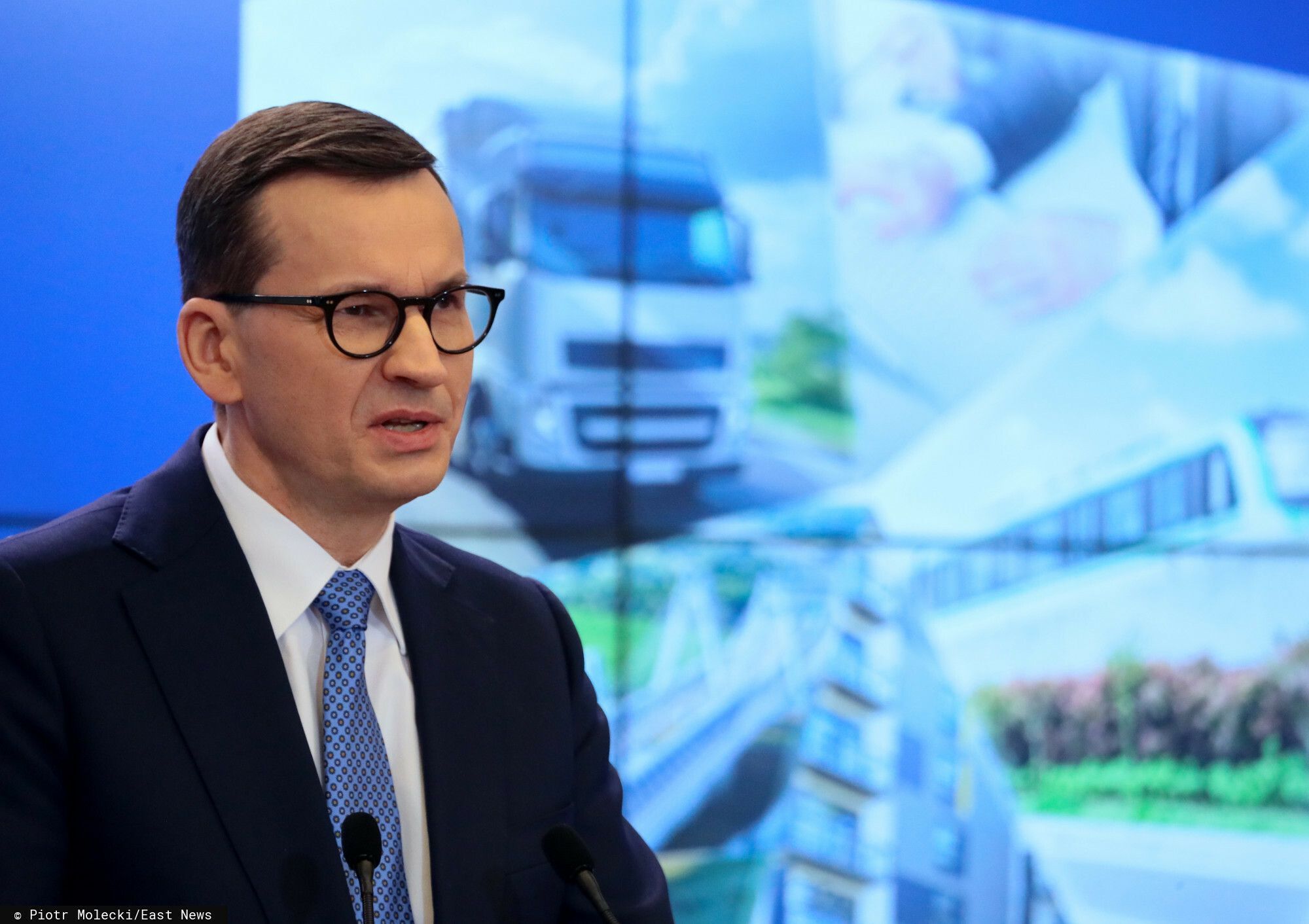 Premier Morawiecki zapowiada obniżkę akcyzy i niższe ceny na stacjach paliw