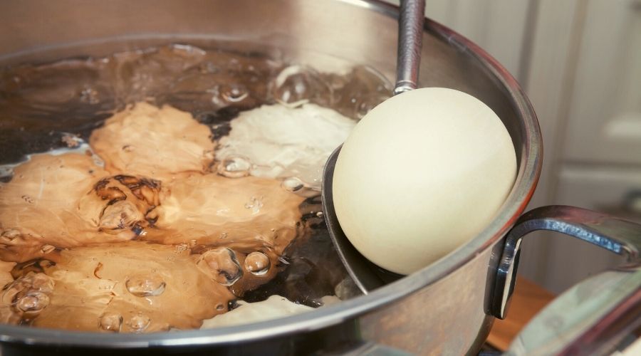 Co zrobić, żeby jajka nie pękały podczas gotowania