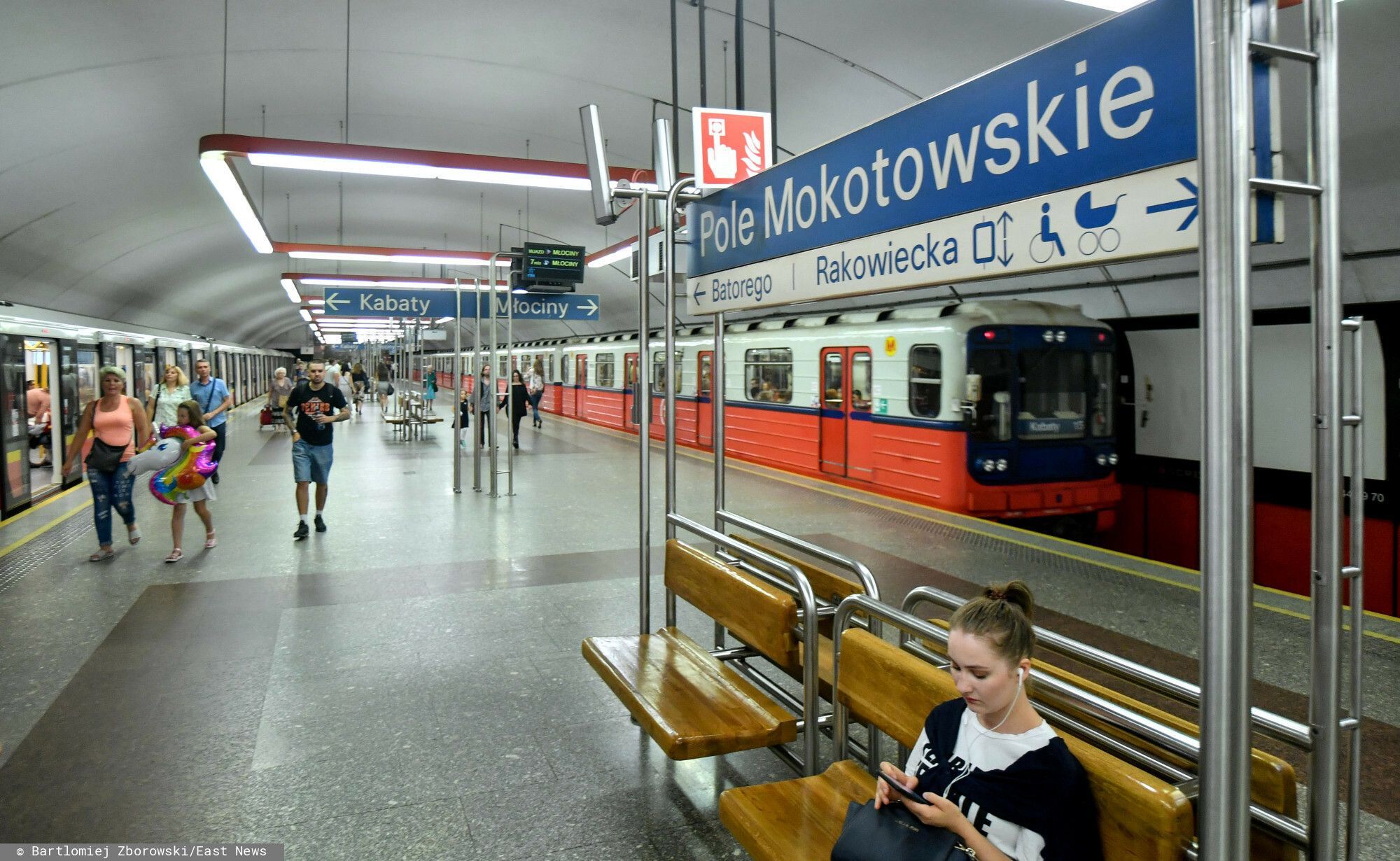 Warszawa: ewakuacja na stacji metro Pole Mokotowskie, pojawił się dym