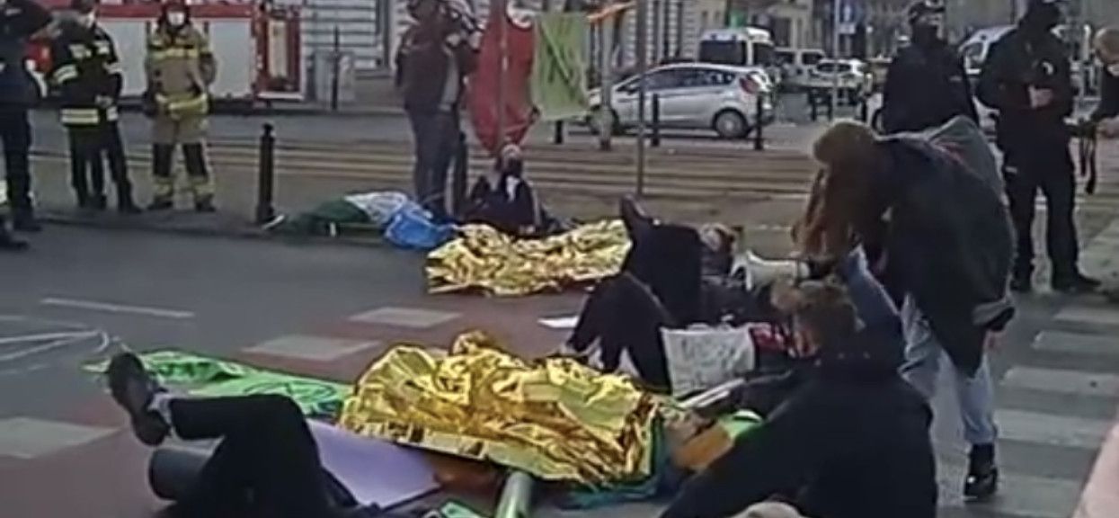 protest w centrum warszawy