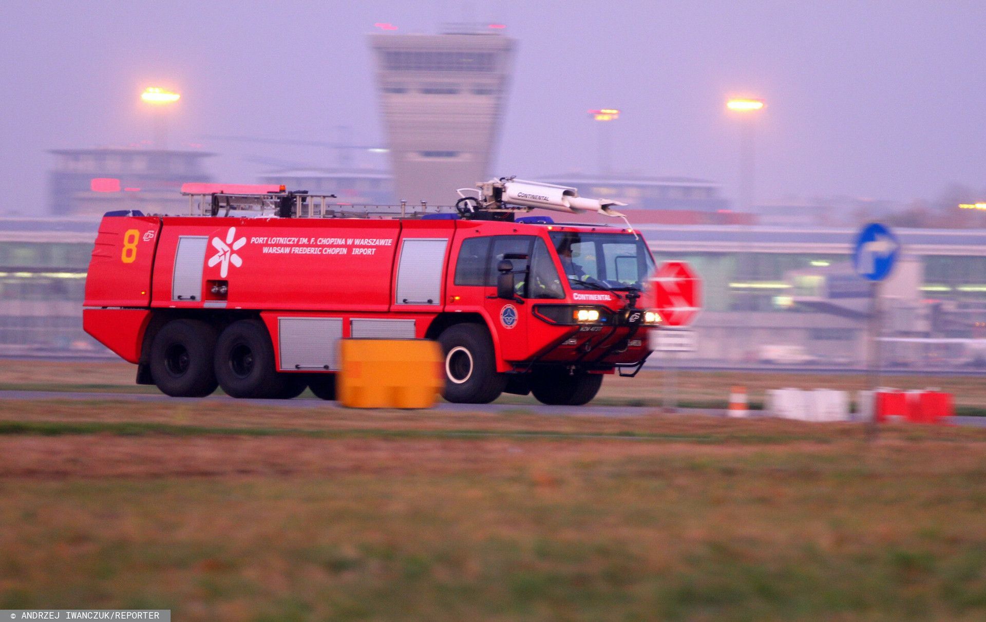 Lotnisko Kraków-Balice: pożar w serwerowni w wieży kontroli lotów, port został zamknięty