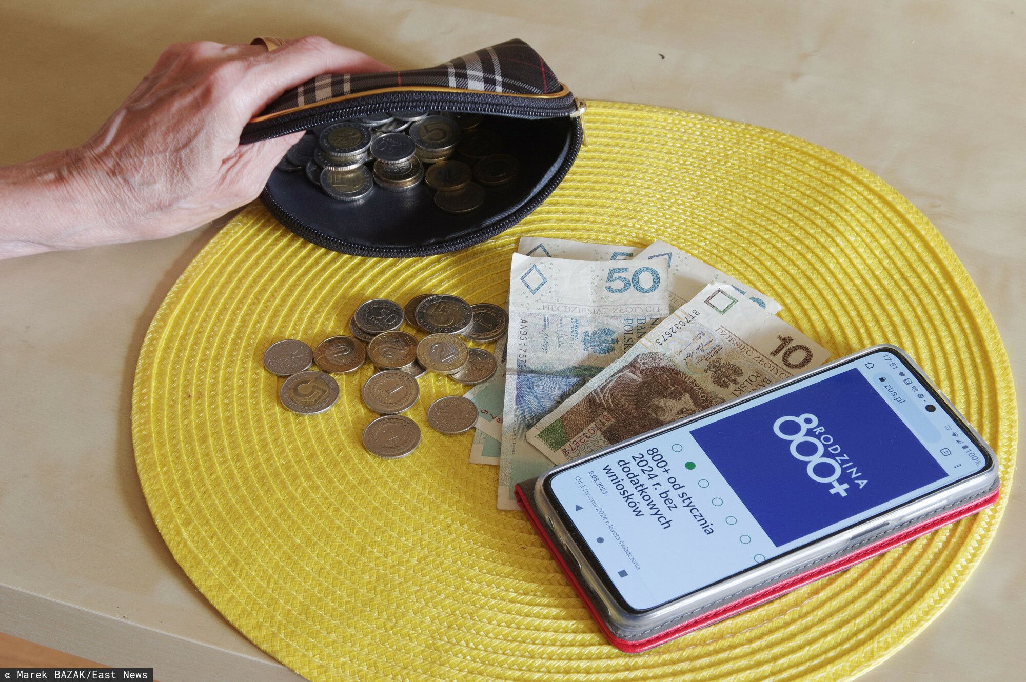 Likwidacja 800 plus, 13. i 14. emerytury, w zamian 2333 zł dla każdego. Sejmowa Komisja już podjęła decyzję