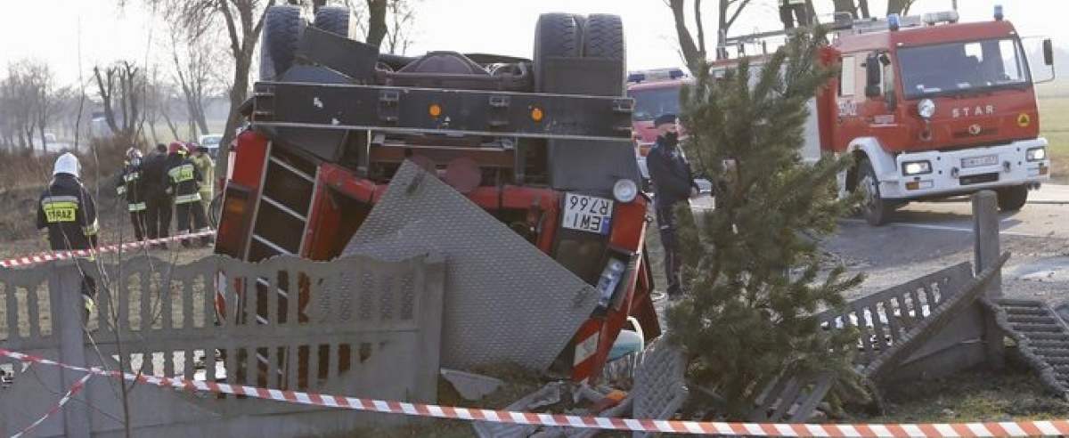 Wypadek wozu OSP Janów. Pojazd dachował - kierowca nie miał prawa jazdy