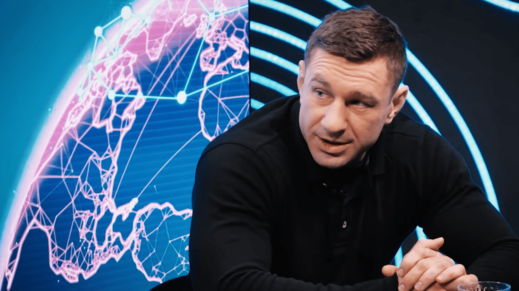 Oskarżony, niewinny, zdradzony. Wstrząsająca historia Piotra Hallmanna w nowym reportażu Gońca o Strajku Kobiet