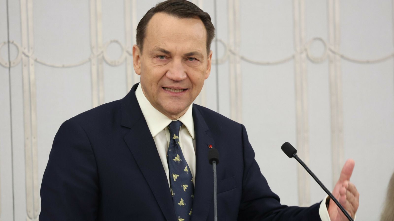 Marko złożył Nawrockiemu "uczciwą ofertę". Dziesiątki wniosków na biurku prezydenta