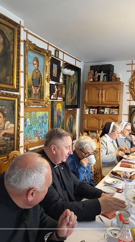 Gwiazda "M jak Miłość" na imieninach księdza Długosza. Musiała dostać specjalne pozwolenie