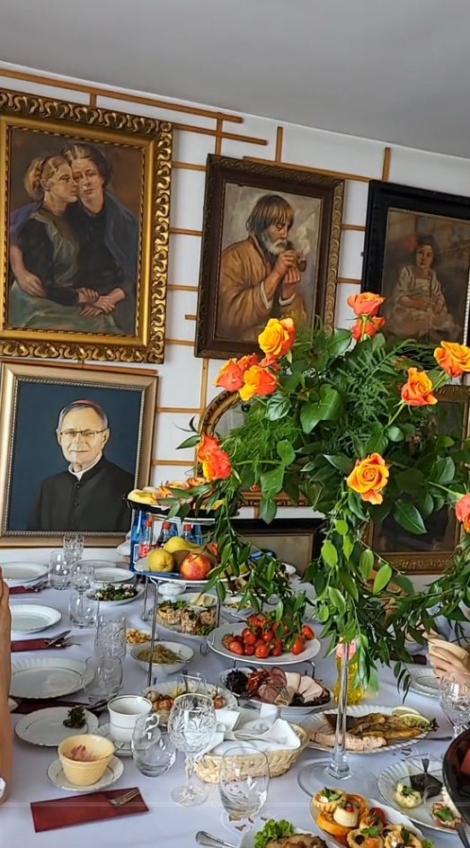 Gwiazda "M jak Miłość" na imieninach księdza Długosza. Musiała dostać specjalne pozwolenie