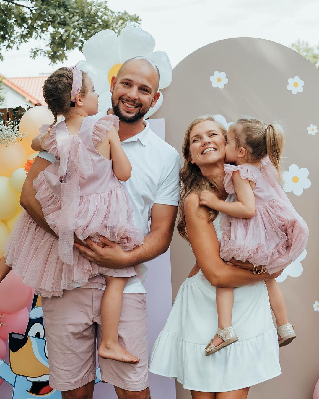 Kaczorowska rozstała się z mężem. Tak dzielą się opieką nad córkami