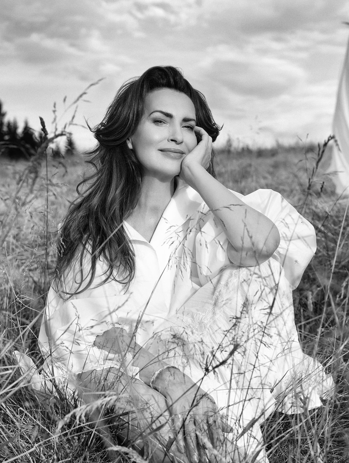 Urna z prochami Agnieszki Maciąg i obstawa. Niezwykły widok na pogrzebie modelki