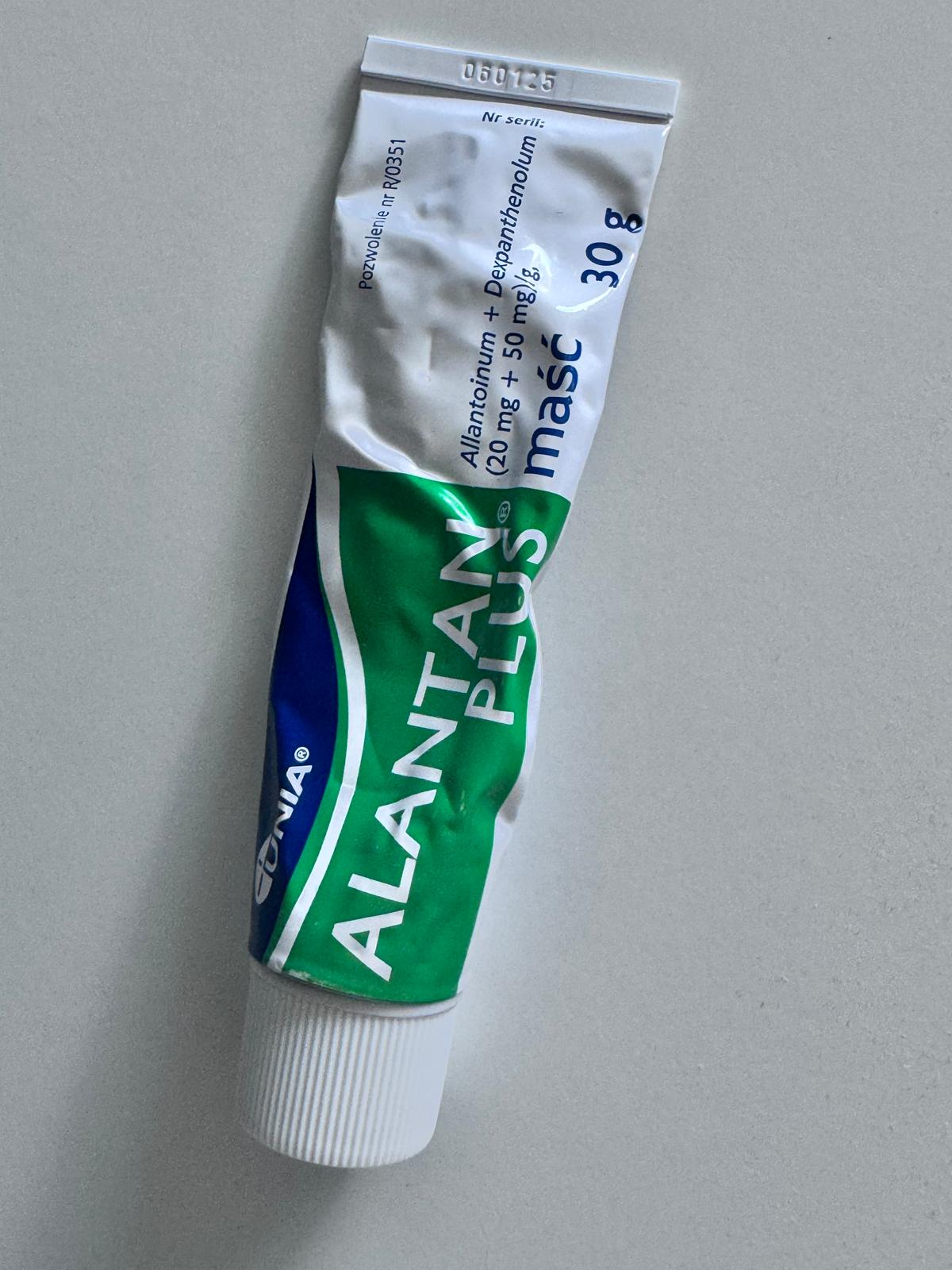 Kosztuje 8 zł i ratuje odparzoną skórę w jedną noc. Ta maść z apteki to "must-have" w każdym domu