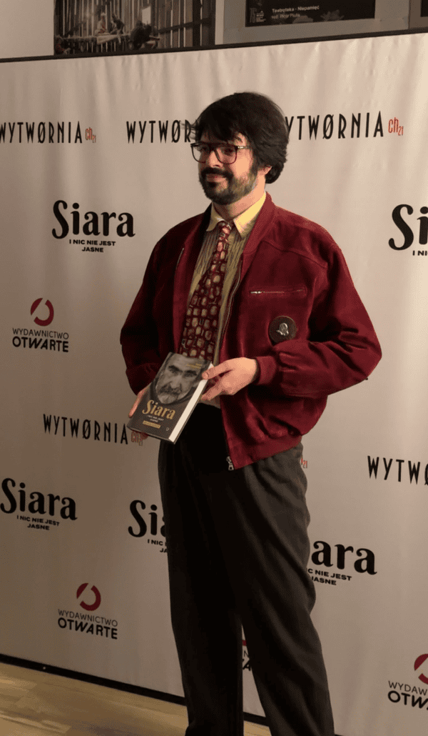 Dawno niewidziany syn Rewińskiego pojawił się na premierze biografii ojca. Ludzie nie mogli uwierzyć