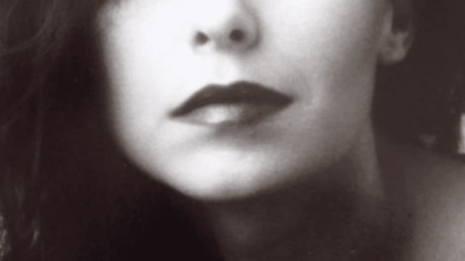 Uwielbiana przez Polaków aktorka na zdjęciach sprzed lat. Mało kto ją poznaje