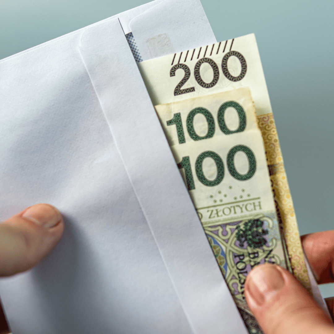 Ślubna koperta a podatek. Kiedy urząd skarbowy upomni się o swoje