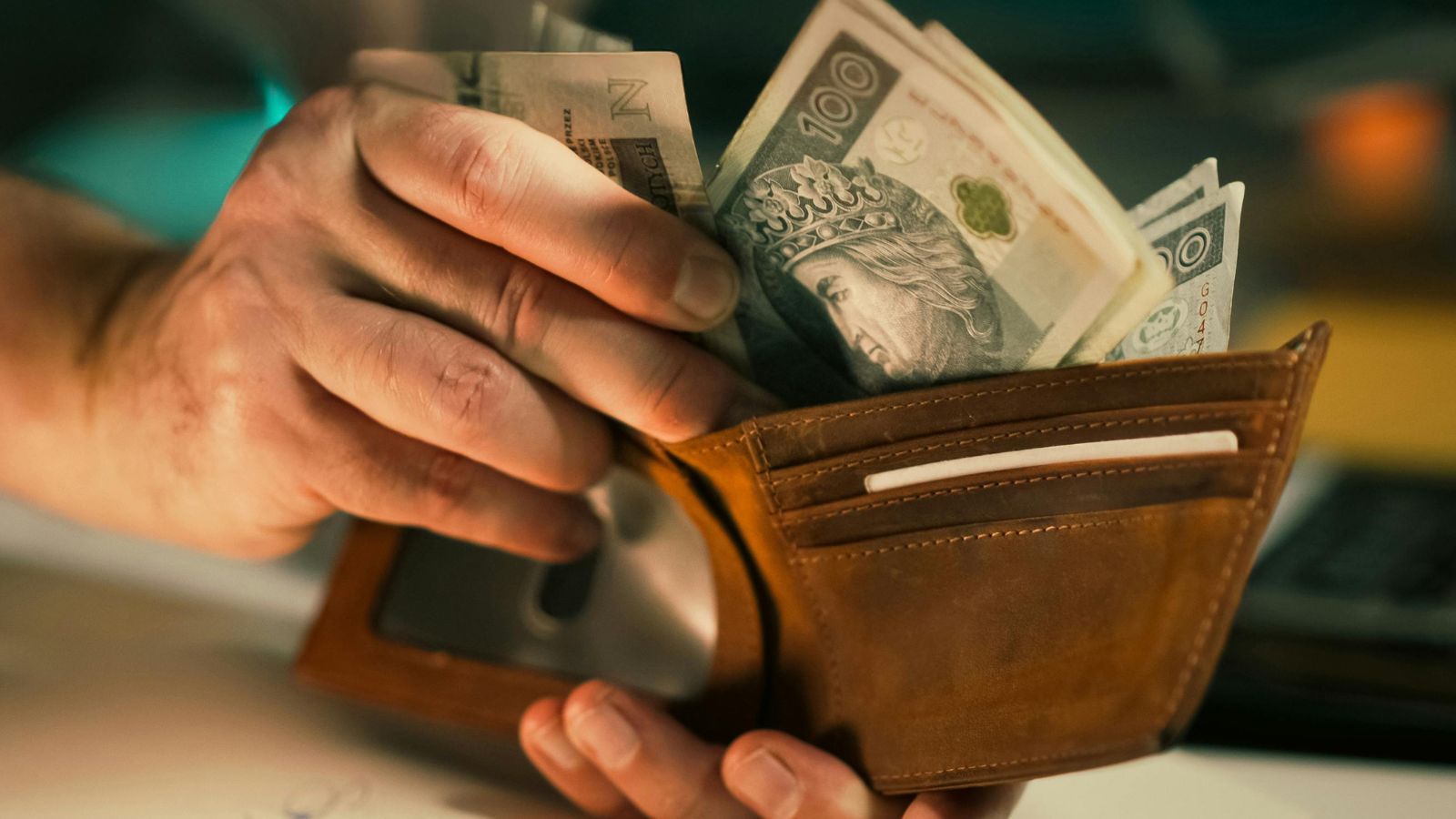 Chciał od syna 500 zł miesięcznie. Sprawa trafiła do sądu, wyrok może zaskoczyć