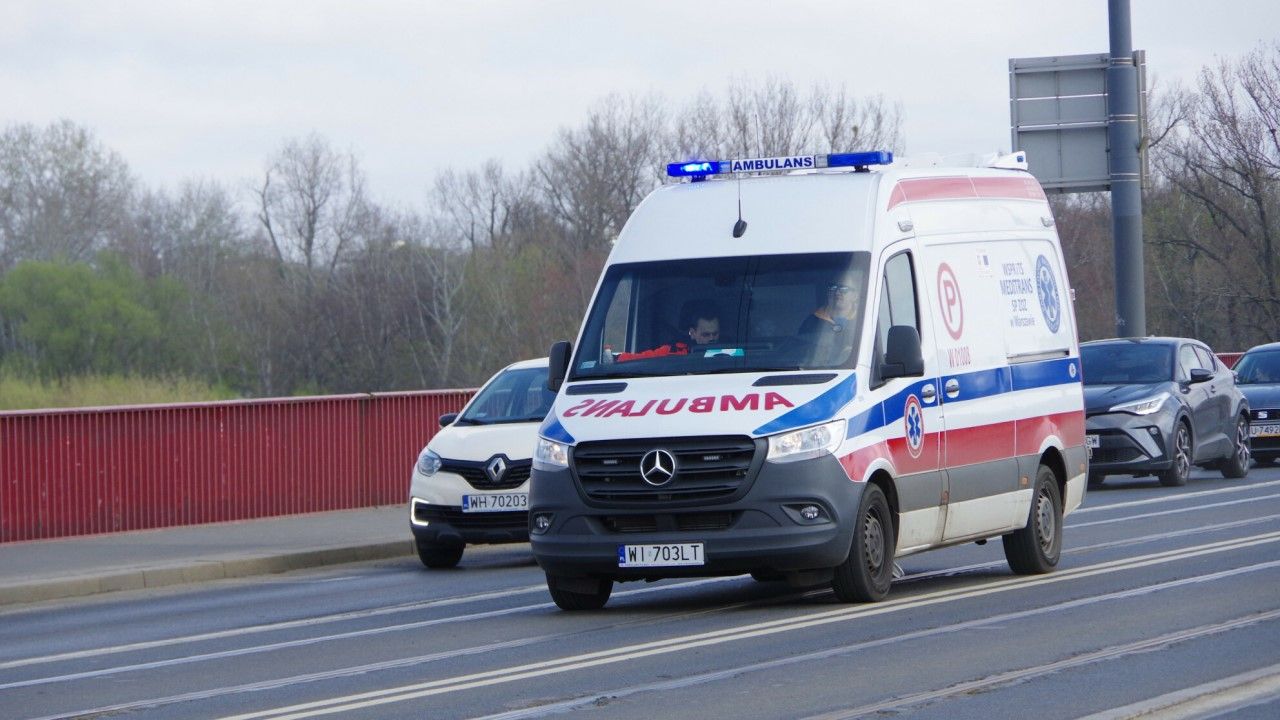 Ambulans na drodze