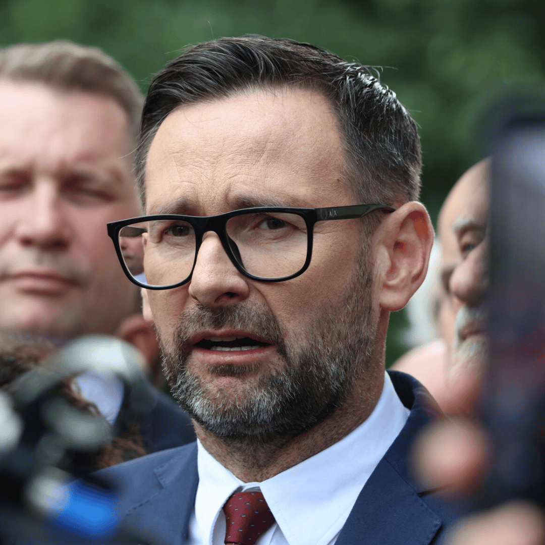 Obajtek usłyszał zarzuty. Zaskakujące sceny pod prokuraturą, zebrały się tłumy. Są nagrania