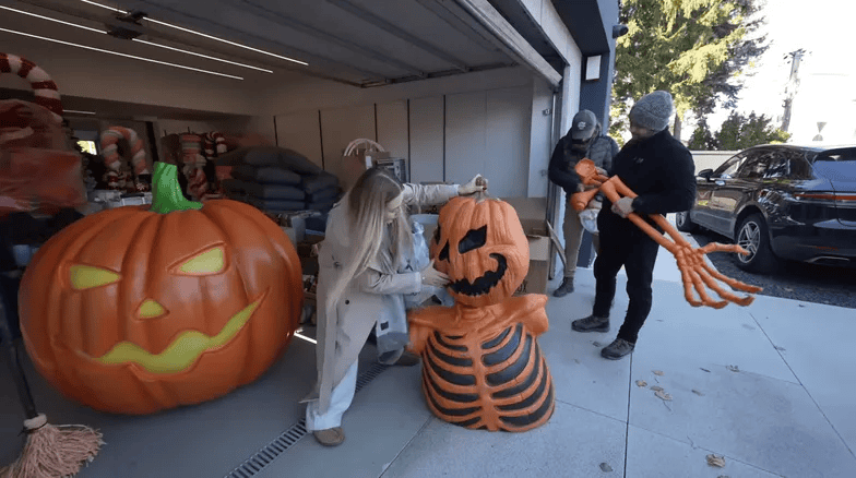 Halloween 2025. Pojedynek na dekoracje. Rozenek ma konkurentkę! Obie wydały fortunę!