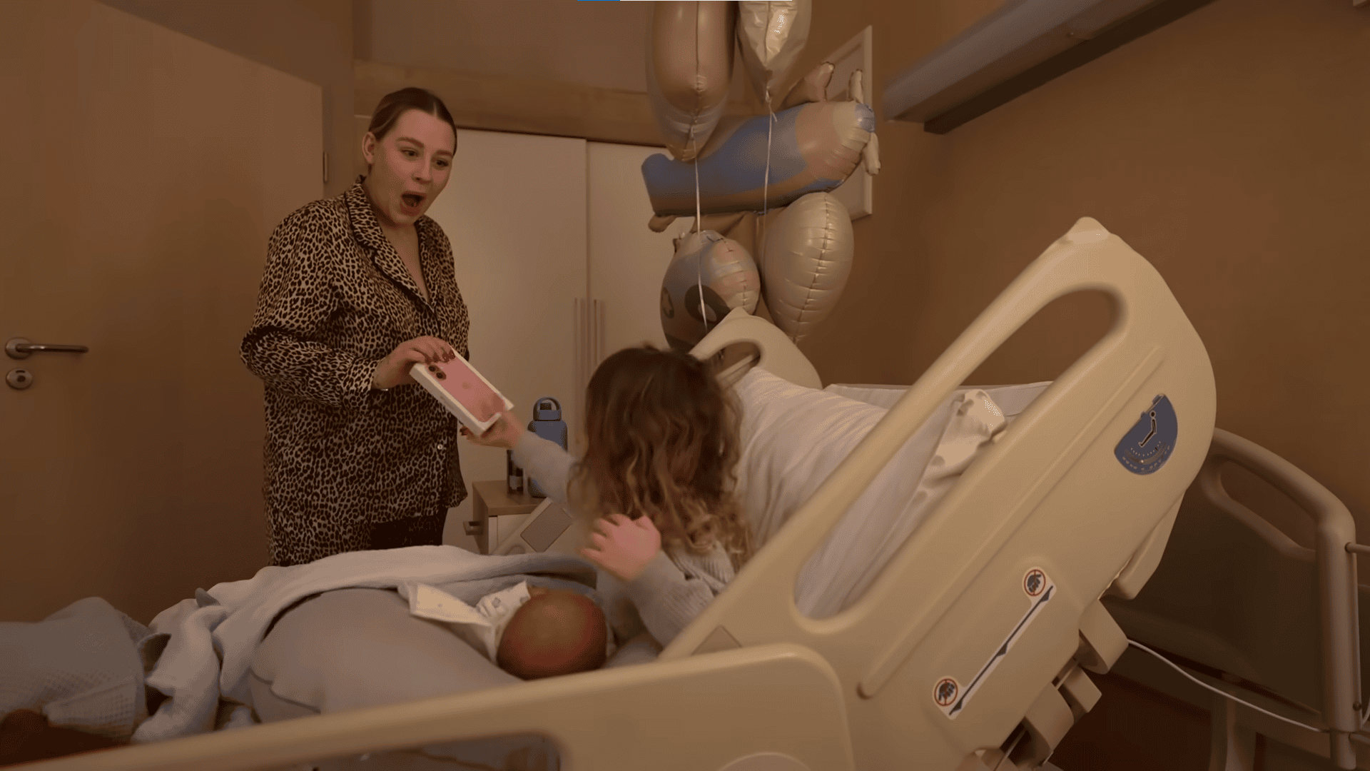 Afera u Andziaks po nowym filmie. Gwiazda zabrała głos ws. prezentu dla córki