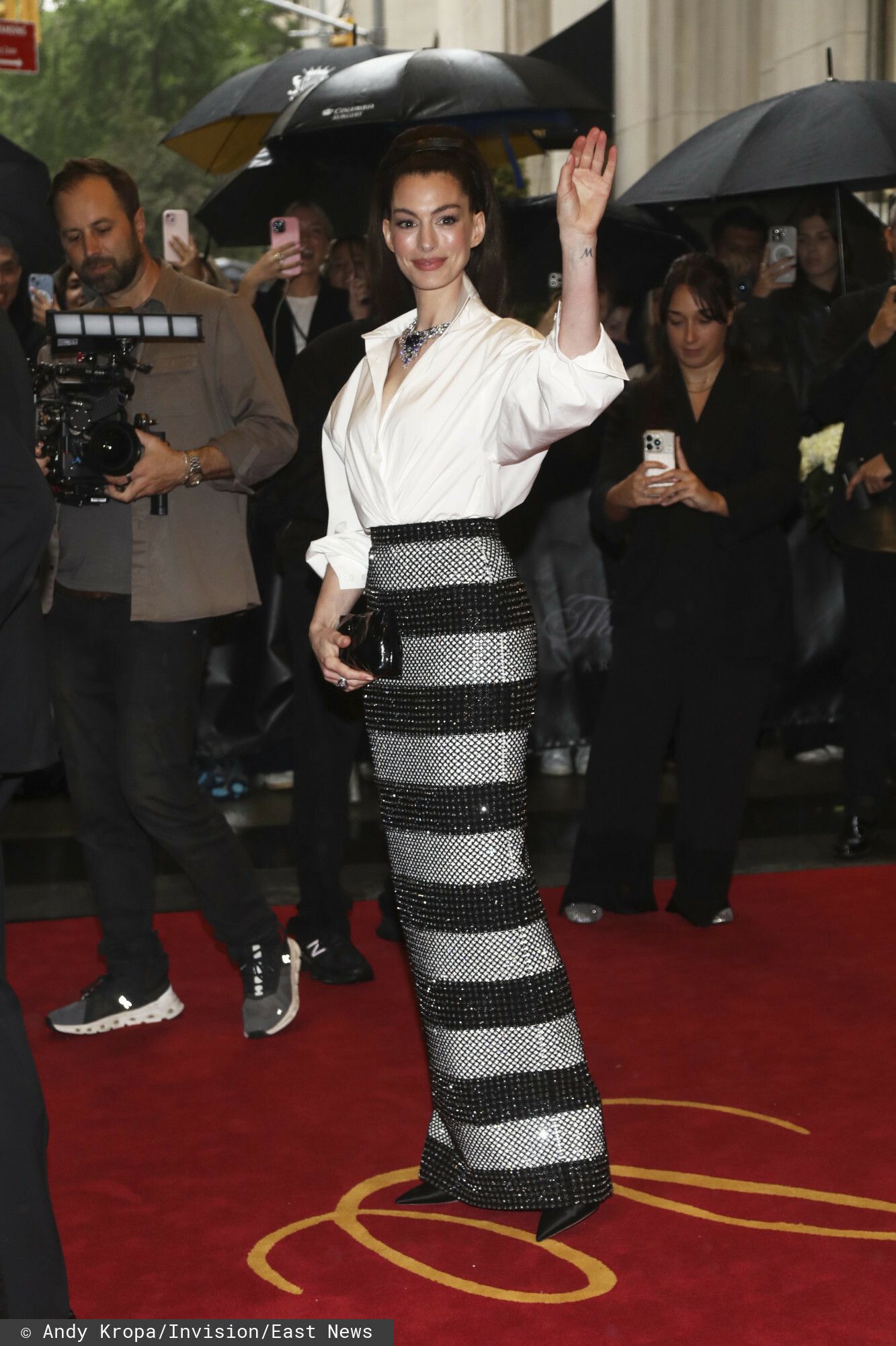 MET Gala 2025. Kreacje gwiazd: Miley Cyrus, Dua Lipa, Sabrina Carpenter i wiele innych