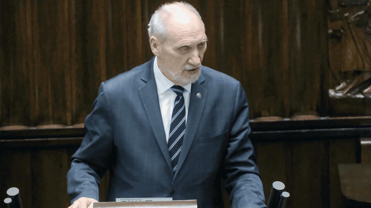 Macierewicz w końcu skazany. Kara wyjątkowo symboliczna