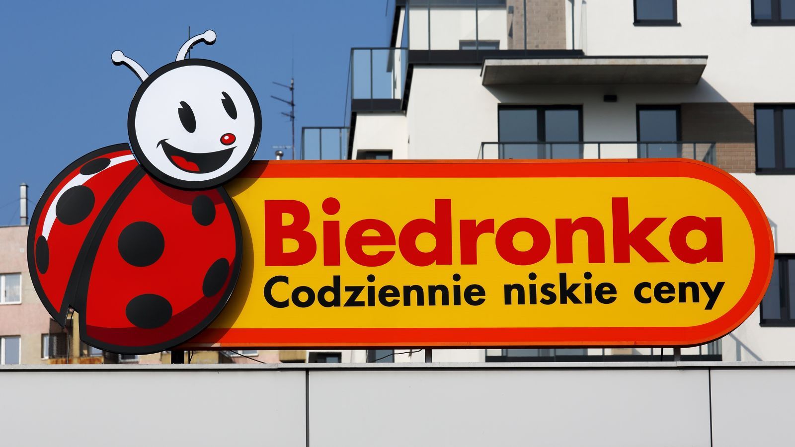 Biedronka z ważnym komunikatem do klientów. Muszą to zrobić do 12 października, można stracić dostęp