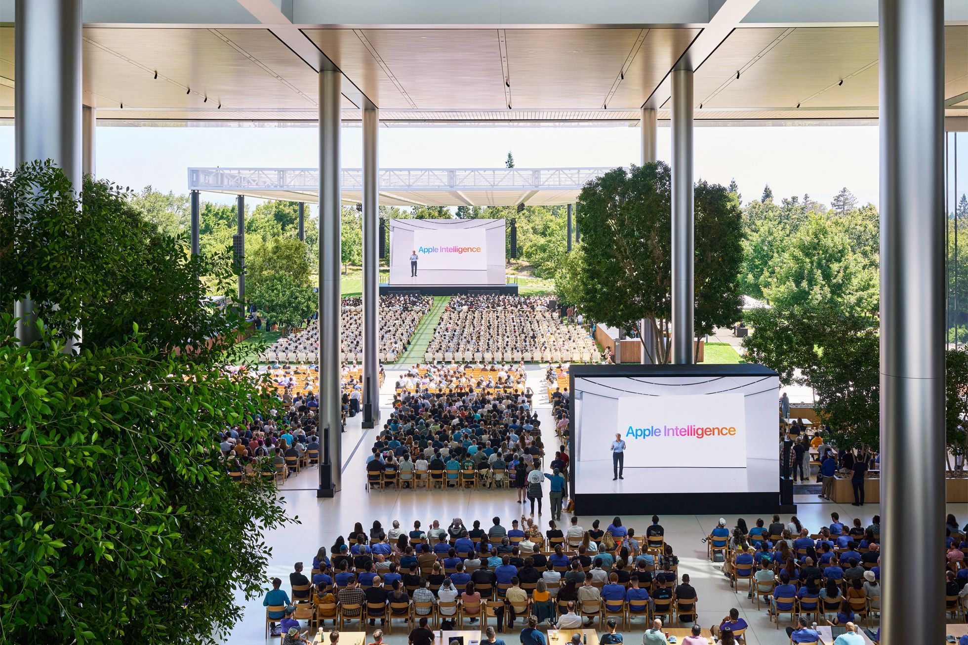 Apple-WWDC24-event-photos-developers-watch-keynote-240610_big.jpg.large_2x.jpg