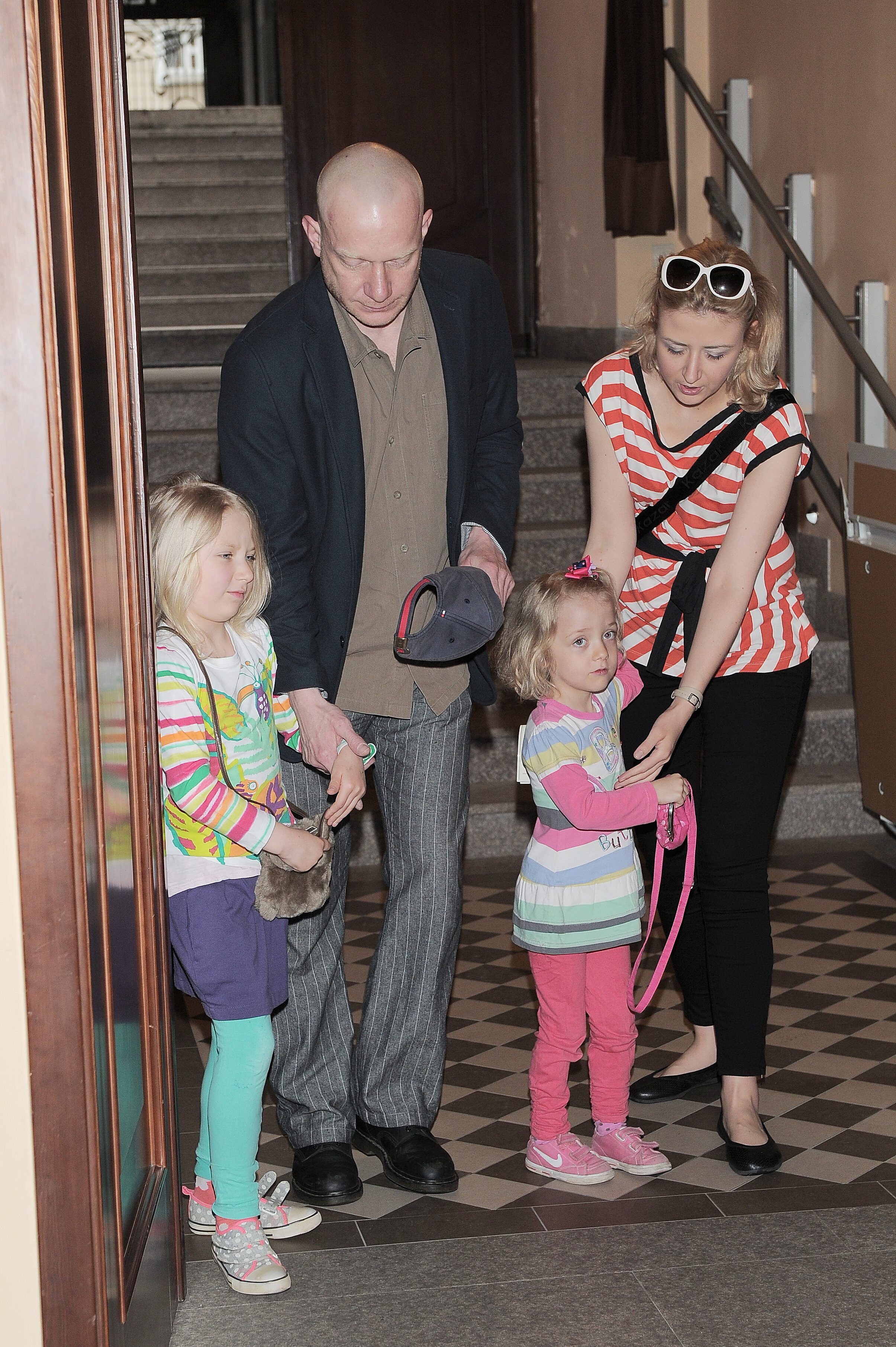 Arkadiusz Janiczek z żoną i córkami fot. KAPiF