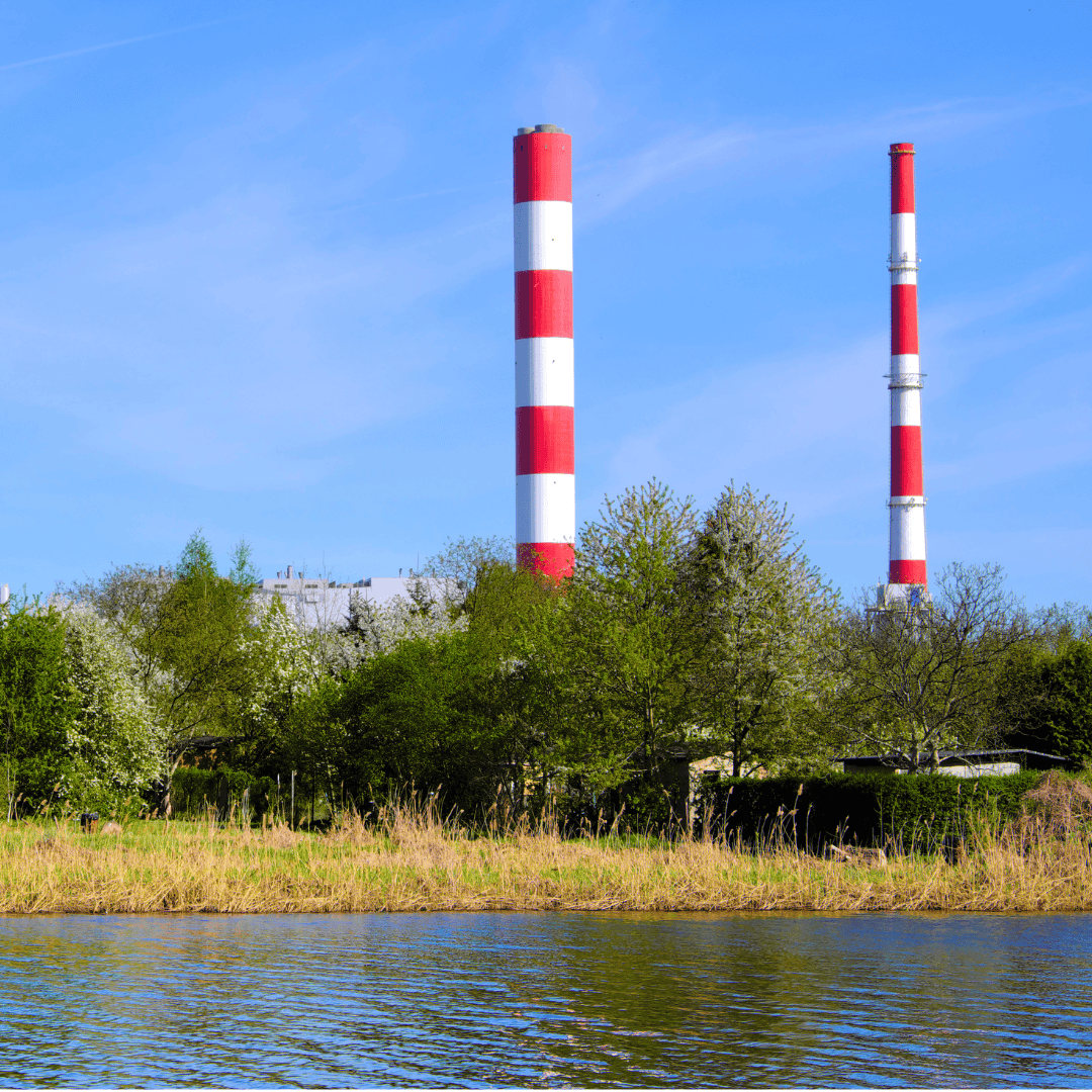 Ekstremalne upały uderzają w polską energetykę. Niepokojące doniesienia z dwóch elektrowni, wydano komunikat